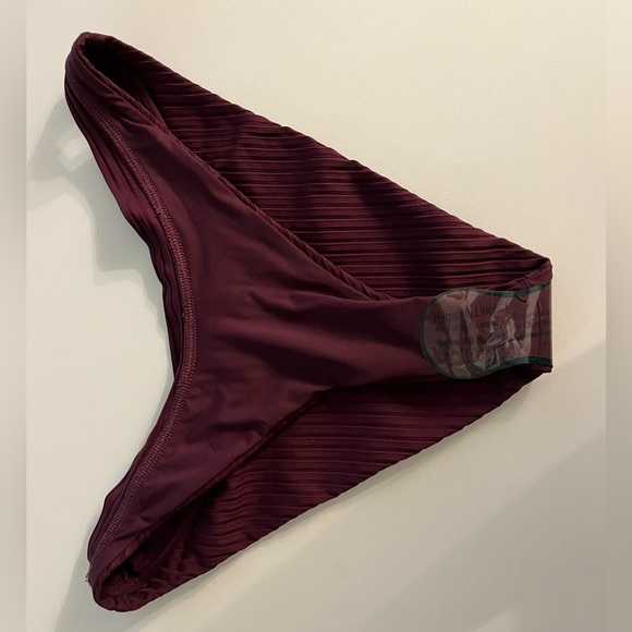 Gently Used L Space Mercer Bikini Bottom in Eco Ocean Rib Size Medium - Picture 6 of 7